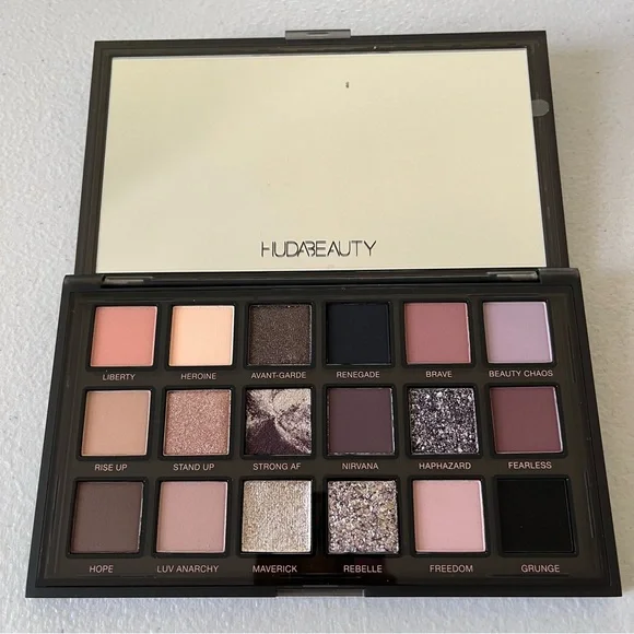 NEW Huda Beauty Pretty Grunge Eyeshadow Palette *New & Unused* - Picture 3 of 14